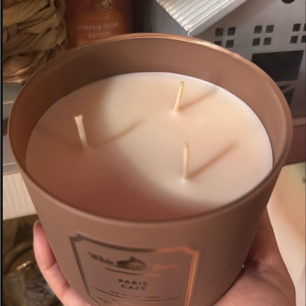 Paris cafe White Barn  14.5 oz Candle